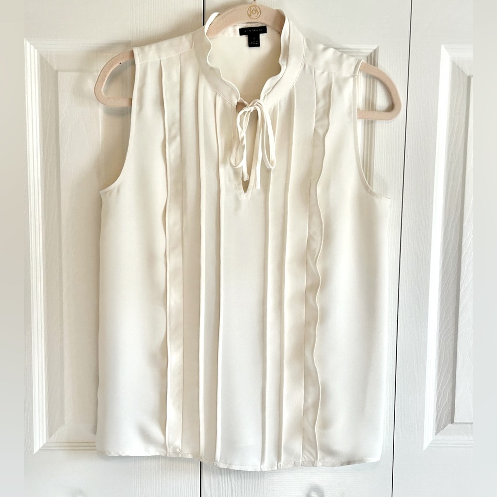 Ann Taylor- shell, size small